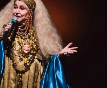 Elke Maravilha no espetáculo "Elke canta e conta"