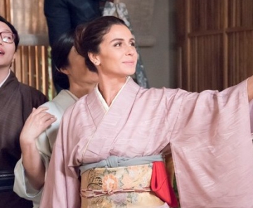 Giovanna Antonelli de quimono nos bastidores da novela 'Sol Nascente'