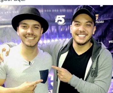 Usuários comentam foto em que Safadão aparece 'duplicado'