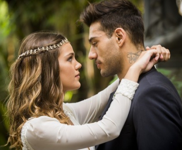 Pâmela Tomé e Lucas Lucco em cena de 'Malhação' 
