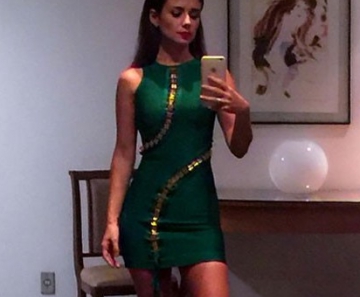 Paula Fernandes posa para selfie