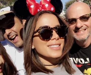 Anitta na Disney com amigos 