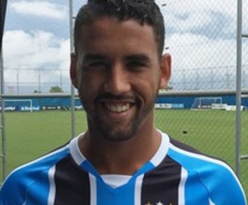 Michel já aparece com a camisa do Grêmio nas redes sociais 