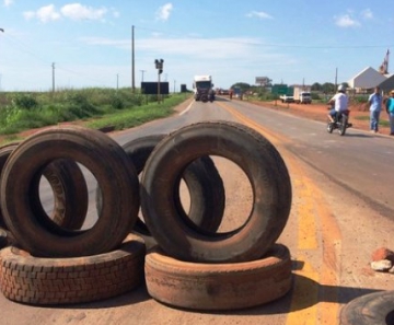  Caminhoneiros dão inicio a paralisação nas rodovias