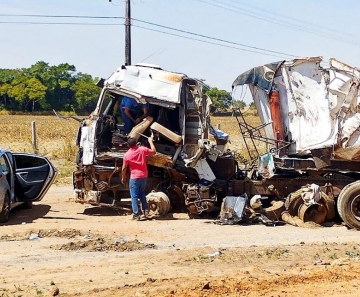 acidente_onibus_rio_novo_e_carreta_163_entre_lucas_e_mutum_agosto_2025_cesar_torres_10
