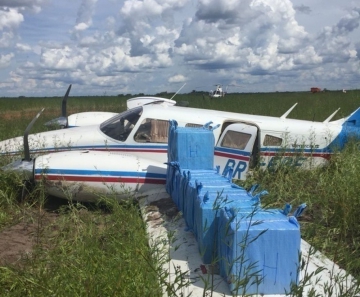 Aeronave e droga foram apreendidas durante a investigação da Operação Escalada, da PF em Mato Grosso — Foto: Polícia Federal de Mato Grosso/Assessoria