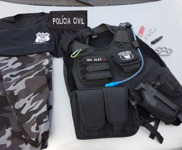 Apetrechos foram encontrados na casa do jovem, em Cuiabá (Foto: Polícia Civil/Divulgação)