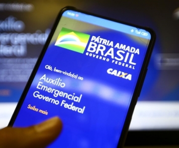 Auxílio emergencial elevou em 24% renda pré-pandemia, mostra pesquisa