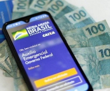 Bolsonaro veta projeto que previa prioridade a mulher chefe de família no pagamento do auxílio emergencial