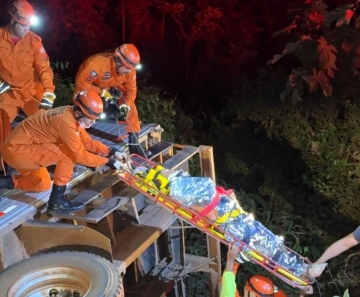 bombeiros_no_corrego