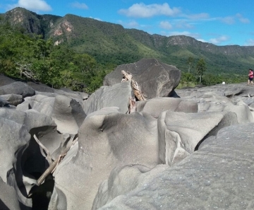 Bombeiros procuram turista que sumiu após ser levado por tromba d'água na Chapada dos Veadeiros