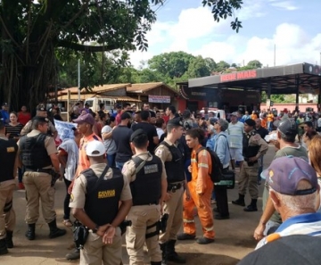 Brumadinho tem ato contra fim do auxílio emergencial da Vale — Foto: Carlos Eduardo Alvim/TV Globo