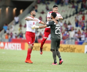 Bustos marca nos acréscimos, e Independiente elimina Fortaleza na Copa Sul-Americana