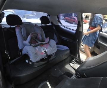 Cadeirinhas para transportar crianças podem evitar escoriações em caso de acidente. - Foto: Agência Brasil