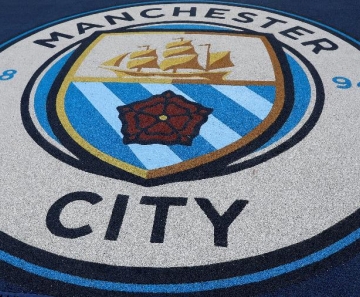 CAS anula punição de dois anos, reduz multa e libera Manchester City para torneios europeus