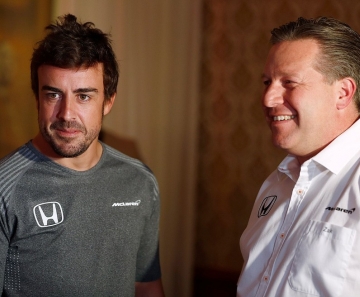 CEO da McLaren diz que Renault "nem tem o que pensar" para contratar Alonso em 2021