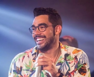 Cizinato Diniz relata saudades e lamenta morte do filho em acidente aéreo.