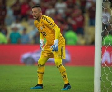 De criticado a decisivo, Diego Alves soma milagres nos últimos jogos e vive sua melhor fase no Flamengo