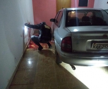 Ele contou que foi surpreendido pela garota de programa e por outro homem onde supostamente tentaram matá-lo. Idoso alega que usou marreta para 'se defender'.