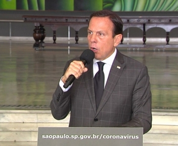 João Doria durante coletiva nesta segunda-feira (23) — Foto: Reprodução/TV Globo