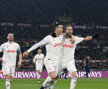 Juventus vence a Roma fora de casa e assume a liderança isolada do Italiano