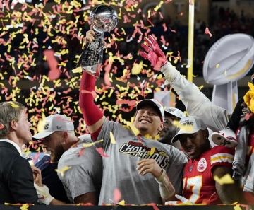 Kansas City Chiefs derruba defesa dos 49ers e volta a ganhar o Super Bowl depois de 50 anos
