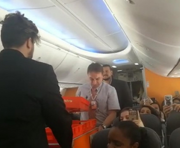 luan comissário de voo