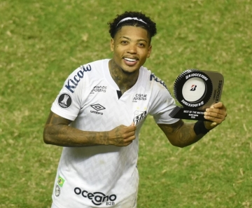 Marinho faz primeiro gol em Libertadores e encerra silêncio no Santos: "Feliz por tudo"