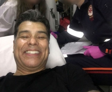 Maurício Mattar faz selfie com socorristas durante atendimento de infarto no interior de SP