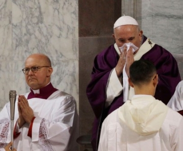 Motivo não foi informado pelo Vaticano. Pela manhã, pontífice celebrou missa na capela da sua residência privada e se encontrou o presidente do Parlamento Europeu.