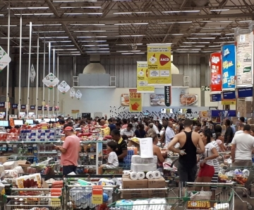 Novas regras são estabelecidas para atendimentos em supermercados — Foto: Luiz Gonzaga Neto/TV Centro América
