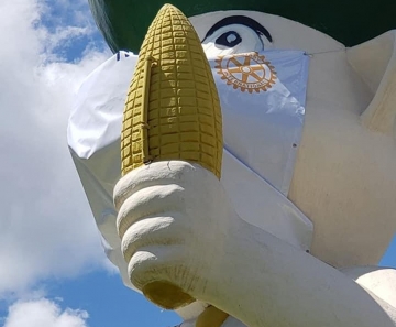 Principais estátuas de Lucas do Rio Verde ganham máscaras para incentivar a população a usá-las