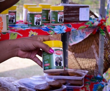 Produtos naturais e da agricultura familiar são comercializados por micro empreendedores - Foto: Andrea Lobo