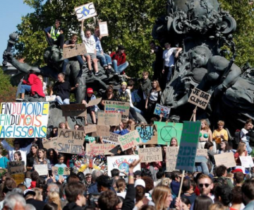 Protesto de estudantes pelo clima em Paris. - Foto: Reuters/Charles Platiau