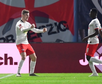 RB Leipzig vence de virada em casa e dispara na liderança do Campeonato Alemão