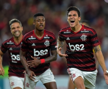 Sombra cheia de luz: juntos e goleadores, Gabigol e Pedro ditam os rumos do Flamengo